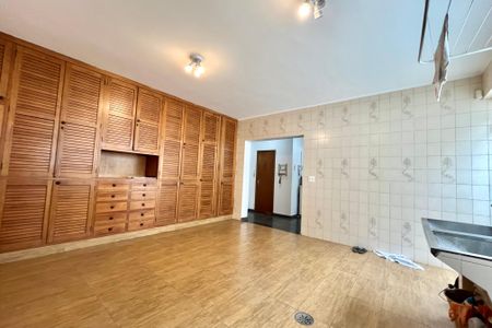 Casa para alugar com 750m², 5 quartos e 8 vagasÁrea de Serviço