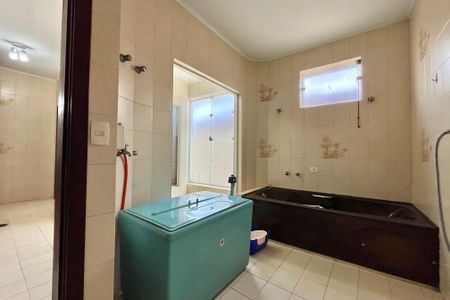 Casa para alugar com 750m², 5 quartos e 8 vagasBanheiro Corredor