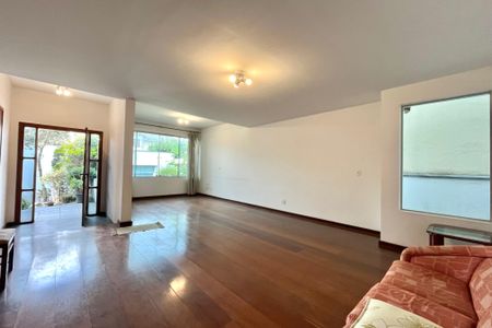 Casa para alugar com 750m², 5 quartos e 8 vagasSala