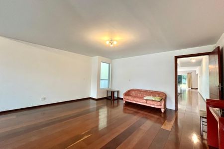 Casa para alugar com 750m², 5 quartos e 8 vagasSala