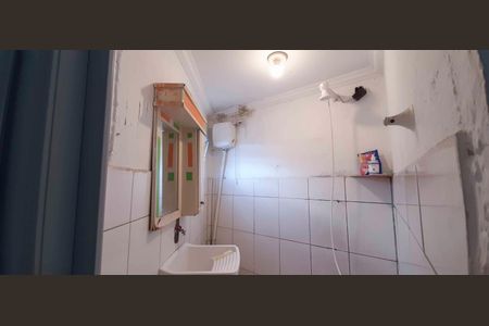 Banheiro de kitnet/studio para alugar com 1 quarto, 20m² em Vila Dalva, São Paulo