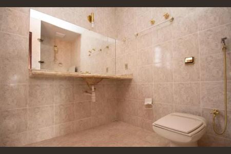 Casa de condomínio para alugar com 450m², 5 quartos e 3 vagasBanheiro