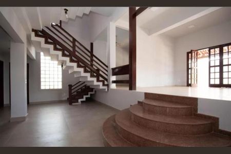 Casa de condomínio para alugar com 450m², 5 quartos e 3 vagasSala