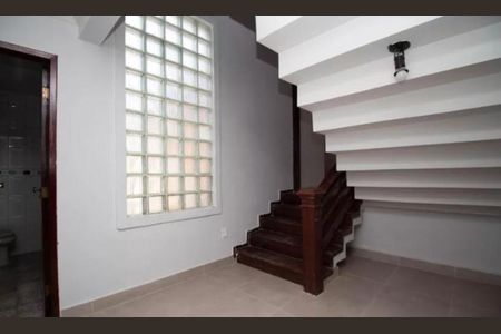 Casa de condomínio para alugar com 450m², 5 quartos e 3 vagasSala