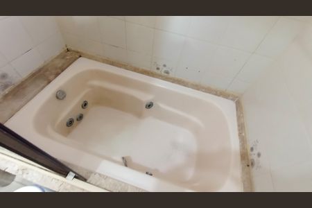 Casa à venda com 182m², 4 quartos e 2 vagasBanheira 