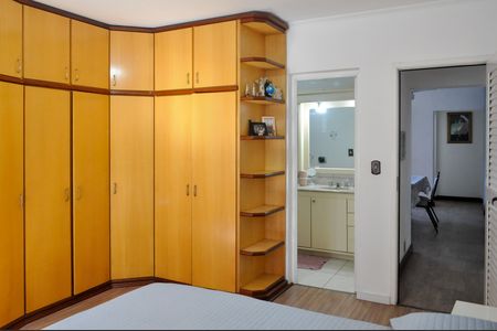 Casa à venda com 182m², 4 quartos e 2 vagasSuite 