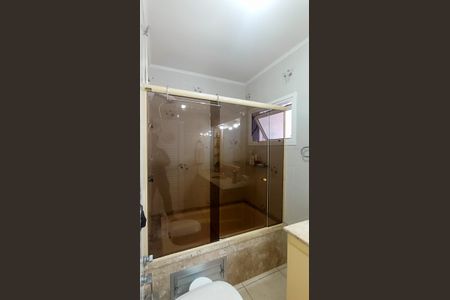 Casa à venda com 182m², 4 quartos e 2 vagasBanheiro suite 