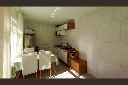 Casa à venda com 182m², 4 quartos e 2 vagasCozinha 