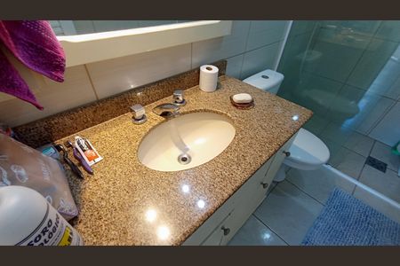 Casa à venda com 182m², 4 quartos e 2 vagasBanheiro social 