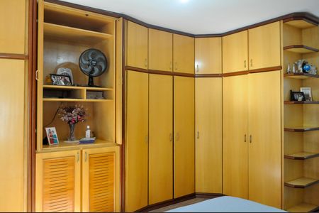 Casa à venda com 182m², 4 quartos e 2 vagasSuite - armário 