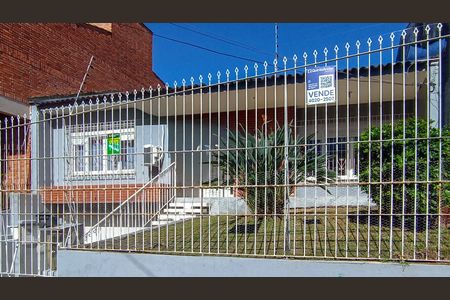 Casa à venda com 182m², 4 quartos e 2 vagasFachada 