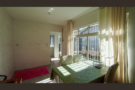 Casa à venda com 182m², 4 quartos e 2 vagasCozinha 