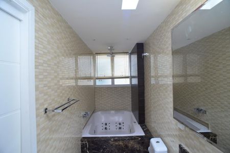 Apartamento à venda com 221m², 5 quartos e 3 vagas Apartamento à venda com 221m², 5 quartos e 3 vagasBanheiro Suíte