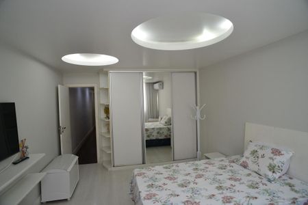 Apartamento à venda com 221m², 5 quartos e 3 vagas Apartamento à venda com 221m², 5 quartos e 3 vagasQuarto 3