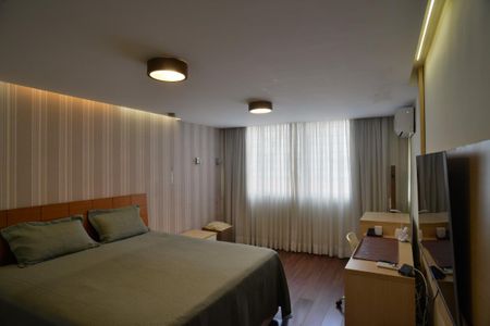 Apartamento à venda com 221m², 5 quartos e 3 vagas Apartamento à venda com 221m², 5 quartos e 3 vagasSuíte