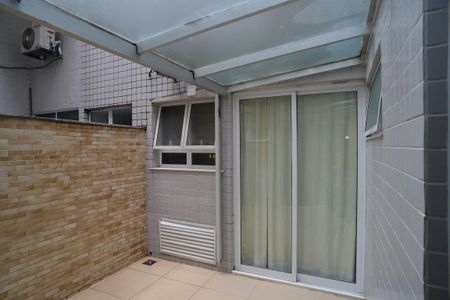 Apartamento à venda com 221m², 5 quartos e 3 vagas Apartamento à venda com 221m², 5 quartos e 3 vagasVaranda Quarto 1