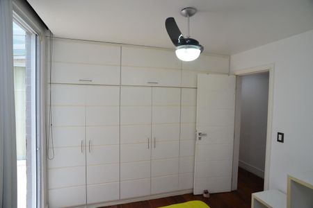 Apartamento à venda com 221m², 5 quartos e 3 vagas Apartamento à venda com 221m², 5 quartos e 3 vagasQuarto 1