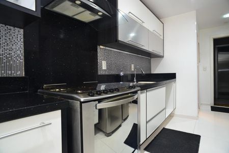 Apartamento à venda com 221m², 5 quartos e 3 vagas Apartamento à venda com 221m², 5 quartos e 3 vagasCozinha