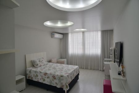 Apartamento à venda com 221m², 5 quartos e 3 vagas Apartamento à venda com 221m², 5 quartos e 3 vagasQuarto 3