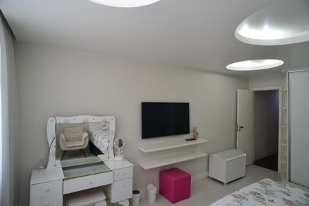 Apartamento à venda com 221m², 5 quartos e 3 vagas Apartamento à venda com 221m², 5 quartos e 3 vagasQuarto 3