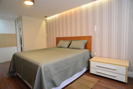 Apartamento à venda com 221m², 5 quartos e 3 vagas Apartamento à venda com 221m², 5 quartos e 3 vagasSuíte
