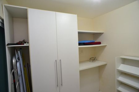 Apartamento à venda com 221m², 5 quartos e 3 vagas Apartamento à venda com 221m², 5 quartos e 3 vagasQuarto de Serviço