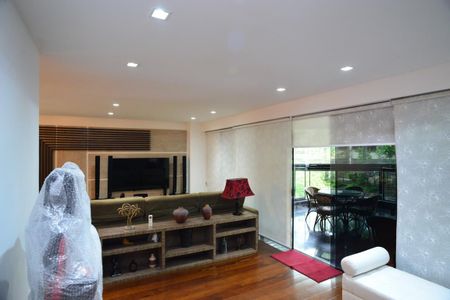Apartamento à venda com 221m², 5 quartos e 3 vagas Apartamento à venda com 221m², 5 quartos e 3 vagasSala