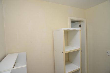 Apartamento à venda com 221m², 5 quartos e 3 vagas Apartamento à venda com 221m², 5 quartos e 3 vagasQuarto de Serviço