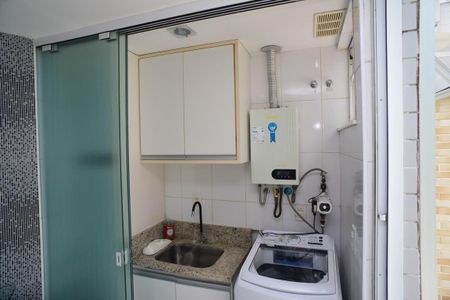 Apartamento à venda com 221m², 5 quartos e 3 vagas Apartamento à venda com 221m², 5 quartos e 3 vagasÁrea de Serviço