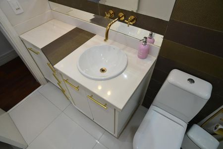 Apartamento à venda com 221m², 5 quartos e 3 vagas Apartamento à venda com 221m², 5 quartos e 3 vagasBanheiro Social
