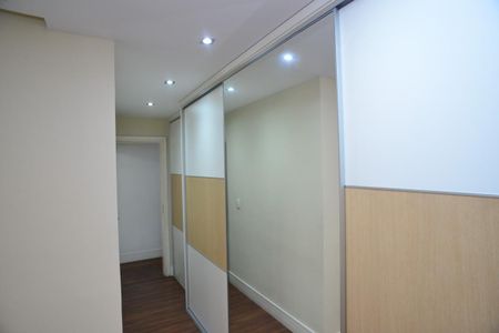 Apartamento à venda com 221m², 5 quartos e 3 vagas Apartamento à venda com 221m², 5 quartos e 3 vagasSuíte
