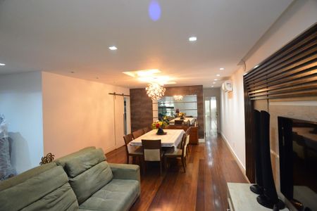 Apartamento à venda com 221m², 5 quartos e 3 vagas Apartamento à venda com 221m², 5 quartos e 3 vagasSala