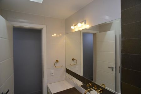 Apartamento à venda com 221m², 5 quartos e 3 vagas Apartamento à venda com 221m², 5 quartos e 3 vagasBanheiro Social