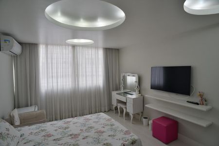 Apartamento à venda com 221m², 5 quartos e 3 vagas Apartamento à venda com 221m², 5 quartos e 3 vagasQuarto 3