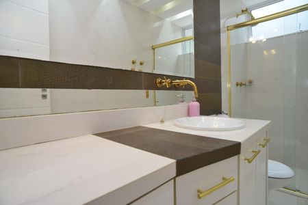 Apartamento à venda com 221m², 5 quartos e 3 vagas Apartamento à venda com 221m², 5 quartos e 3 vagasBanheiro Social