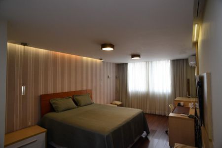 Apartamento à venda com 221m², 5 quartos e 3 vagas Apartamento à venda com 221m², 5 quartos e 3 vagasSuíte