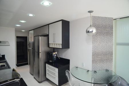 Apartamento à venda com 221m², 5 quartos e 3 vagas Apartamento à venda com 221m², 5 quartos e 3 vagasCozinha