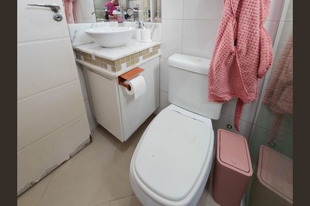 Casa à venda com 347m², 3 quartos e 6 vagas Casa à venda com 347m², 3 quartos e 6 vagasBanheiro da Suíte 2