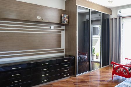Casa à venda com 347m², 3 quartos e 6 vagas Casa à venda com 347m², 3 quartos e 6 vagasSuíte 1
