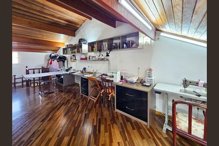 Casa à venda com 347m², 3 quartos e 6 vagas Casa à venda com 347m², 3 quartos e 6 vagasOutros
