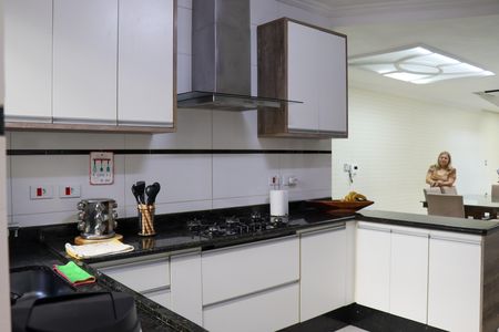 Casa à venda com 347m², 3 quartos e 6 vagas Casa à venda com 347m², 3 quartos e 6 vagasCozinha