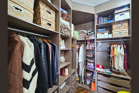Casa à venda com 347m², 3 quartos e 6 vagas Casa à venda com 347m², 3 quartos e 6 vagasCloset da suíte 1