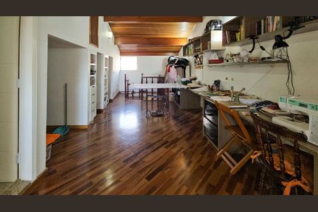 Casa à venda com 347m², 3 quartos e 6 vagas Casa à venda com 347m², 3 quartos e 6 vagasOutros