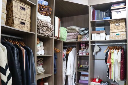 Casa à venda com 347m², 3 quartos e 6 vagas Casa à venda com 347m², 3 quartos e 6 vagasCloset da suíte 1
