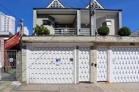 Casa à venda com 347m², 3 quartos e 6 vagas Casa à venda com 347m², 3 quartos e 6 vagasFachada