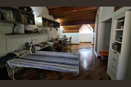 Casa à venda com 347m², 3 quartos e 6 vagas Casa à venda com 347m², 3 quartos e 6 vagasOutros