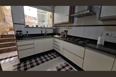 Casa à venda com 347m², 3 quartos e 6 vagas Casa à venda com 347m², 3 quartos e 6 vagasCozinha