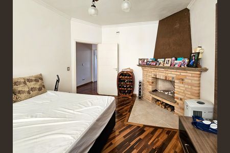 Casa à venda com 347m², 3 quartos e 6 vagas Casa à venda com 347m², 3 quartos e 6 vagasSala de TV