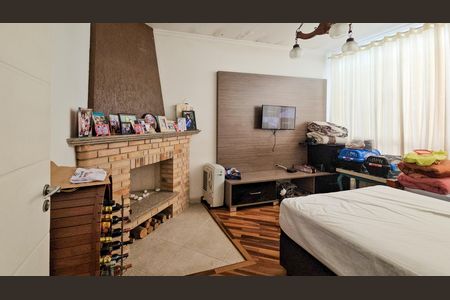 Casa à venda com 347m², 3 quartos e 6 vagas Casa à venda com 347m², 3 quartos e 6 vagasSala de TV