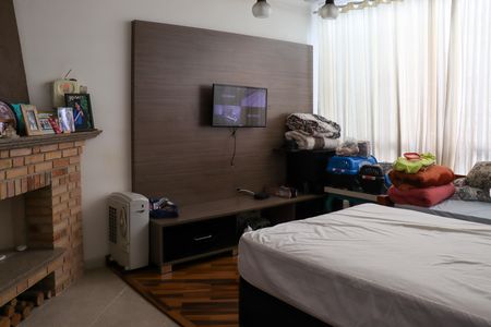 Casa à venda com 347m², 3 quartos e 6 vagas Casa à venda com 347m², 3 quartos e 6 vagasSala de TV